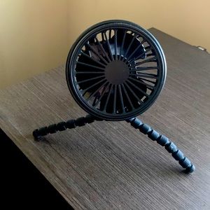 Selling a mini fan works well have different modes